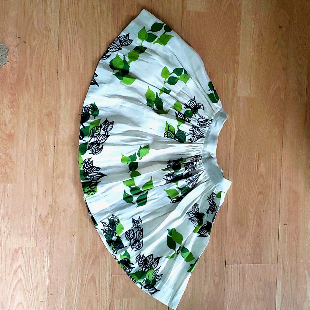 4/$20 Vintage style skirt
